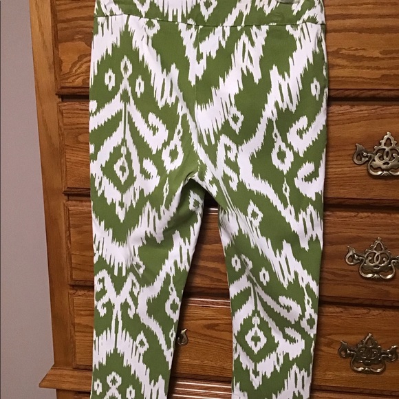 Chicos so slimming Capri pants size 0.5 Lime Green - Picture 3 of 5